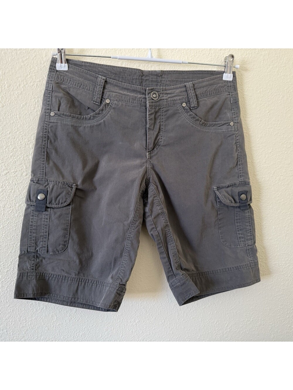 Kuhl Women’s Vintage Patina Dye Cargo Shorts Size 8 Charcoal Fly Front Rivets